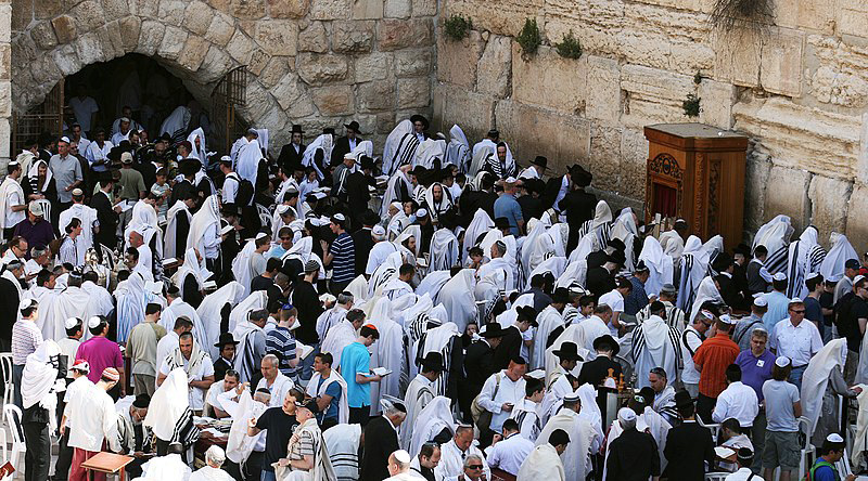 https://commons.wikimedia.org/wiki/File:Jews_at_the_Western_Wall_in_Jerusalem.jpg