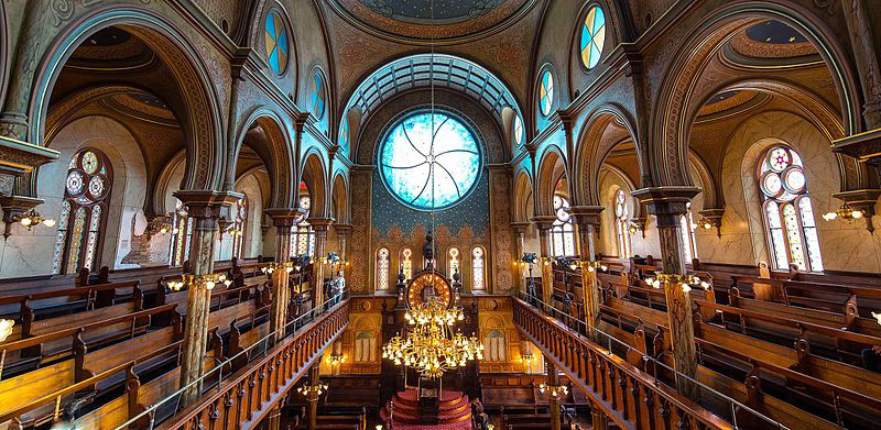 https://commons.wikimedia.org/wiki/File:Eldridge_Street_Synagogue_1.jpg