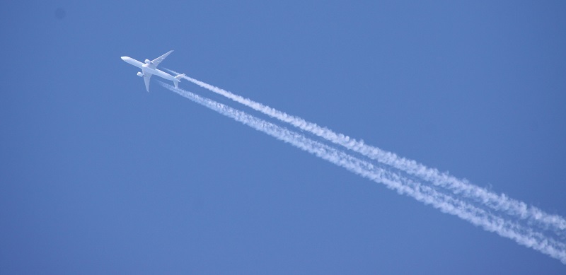 飛ぶ飛行機